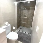 Reel Apartments- Walk To The And Centre Apartman *