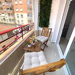 Reel Apartments- Walk To The And Centre Apartman *