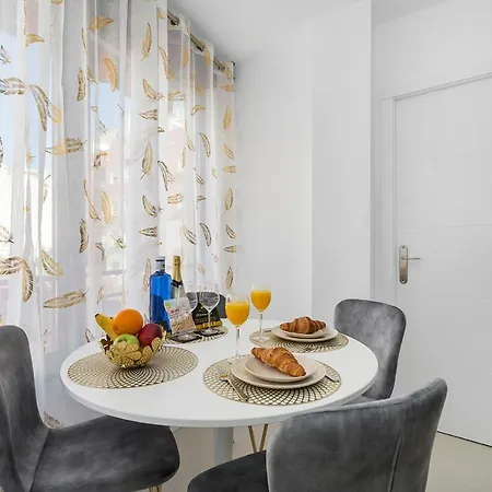 Reel Apartments- Walk To The And Centre Torrevieja