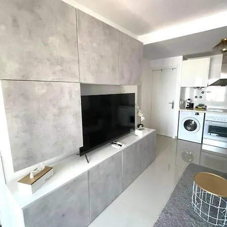 Reel Apartments- Walk To The And Centre Torrevieja