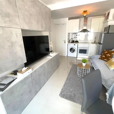 Reel Apartments- Walk To The And Centre Appartement