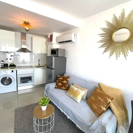 Reel Apartments- Walk To The And Centre Apartment Torrevieja