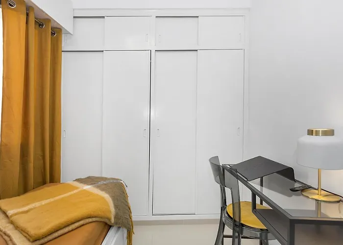 Reel Apartments- Walk To The And Centre Apartment