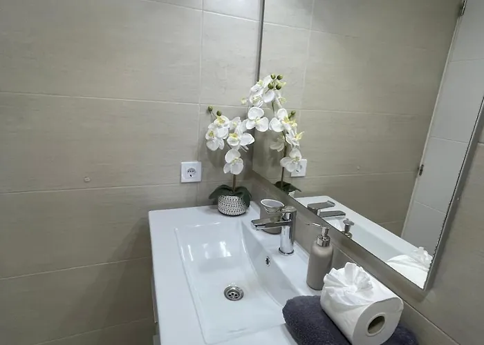 Reel Apartments- Walk To The And Centre *