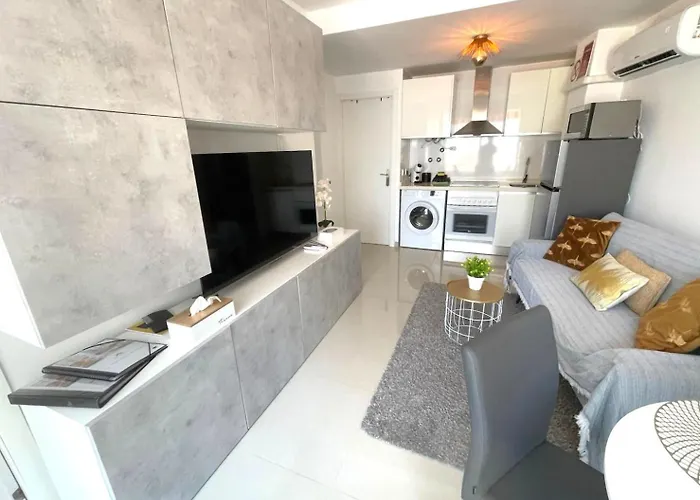 Reel Apartments- Walk To The And Centre Apartment